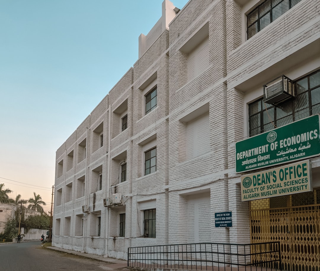 Dehradun to Aligarh  Taxi